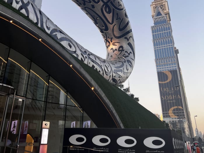 Contemporary Jumeirah Emirates Towers Hotel Dubai