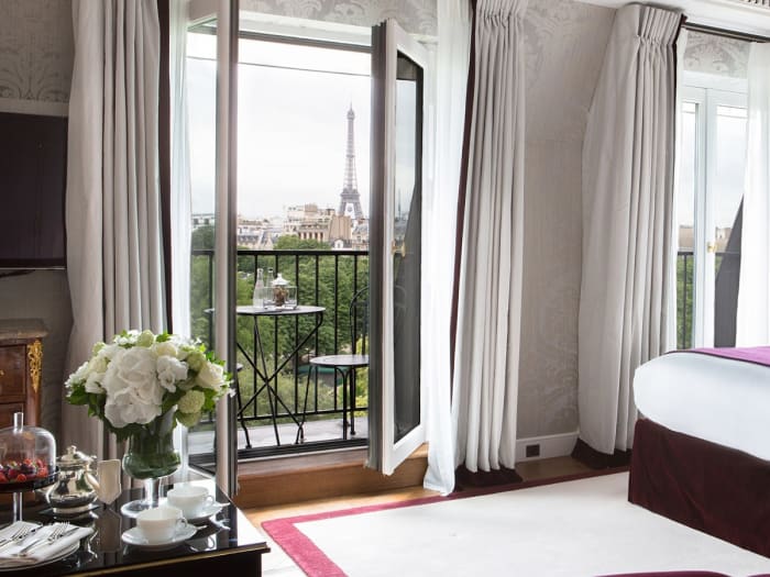 Élégante chambre à La Réserve Paris – Hotel and Spa Paris