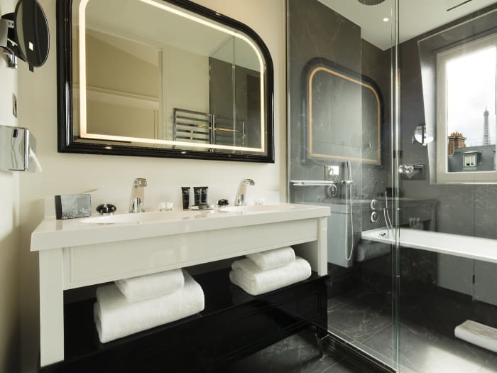 Elegant Le Narcisse Blanc Paris