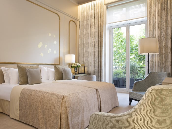 Elegant Le Narcisse Blanc Paris