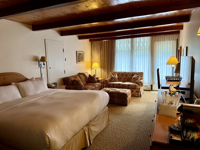 Chaleureux Post Hotel & Spa Lake Louise