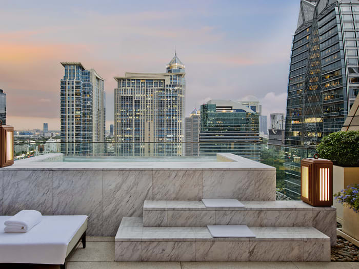 Elegant Rosewood Bangkok Bangkok