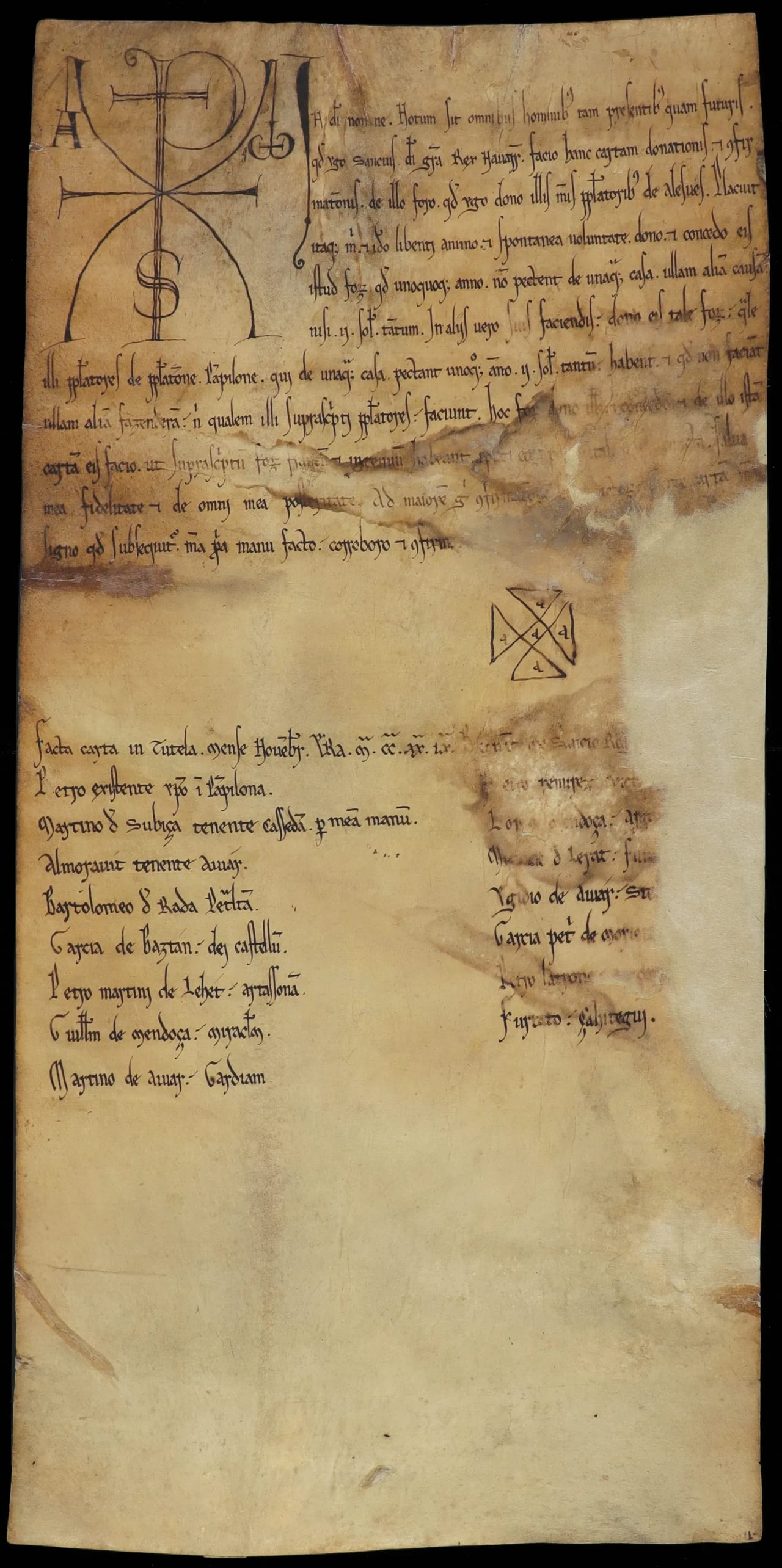 Documento antiguo con escritura medieval y símbolos decorativos.