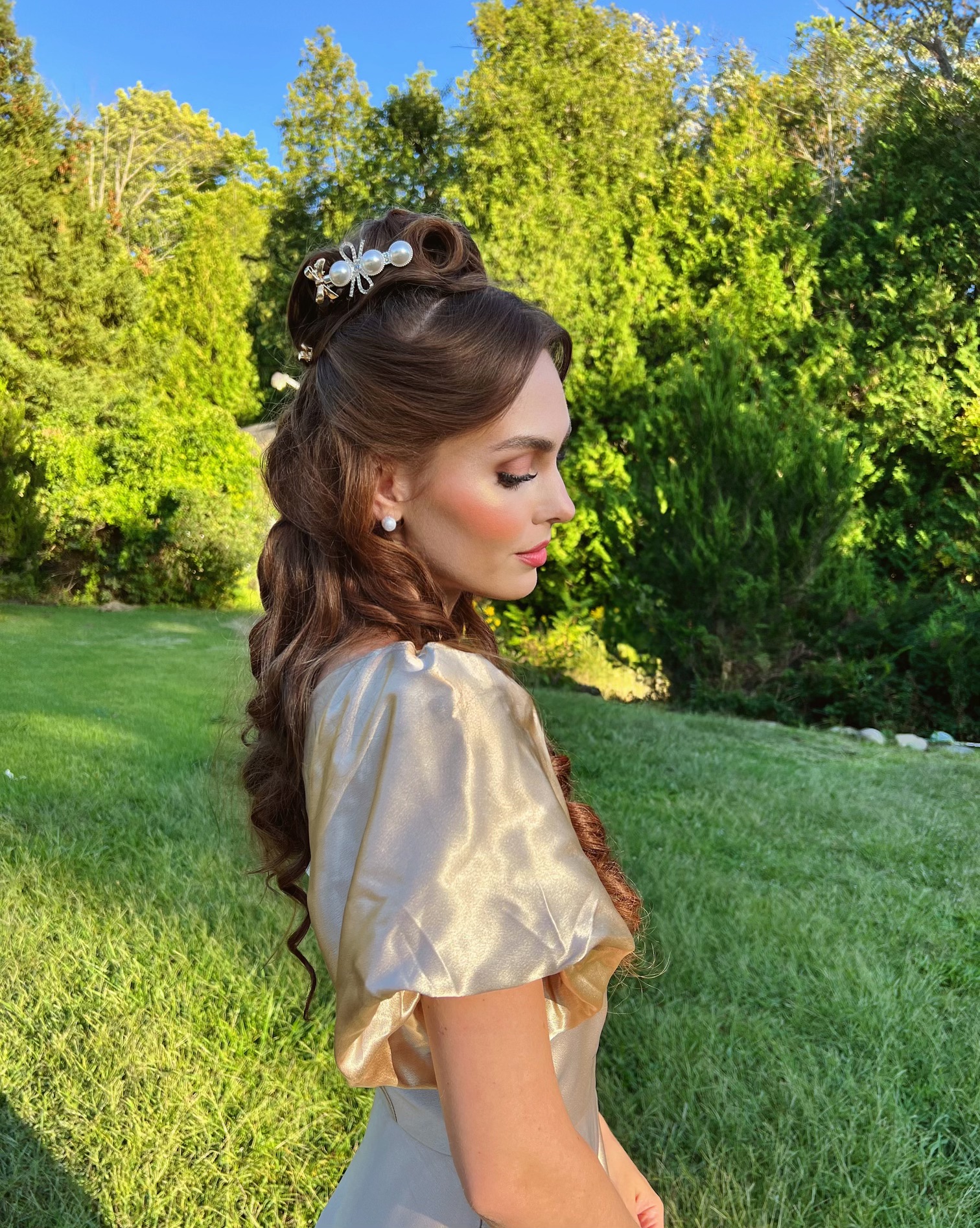 Jackie Wyers as Francesca Bridgerton Wearing Hairstyle with Pearl Accessories