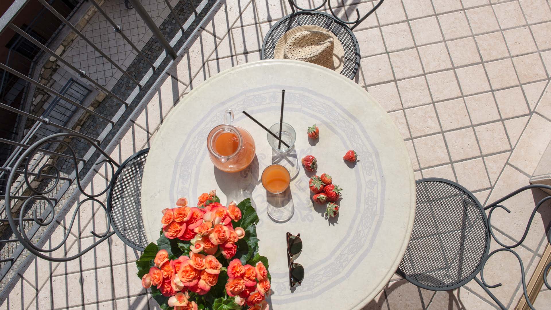 Breakfast on the terrace – Residence La Berna