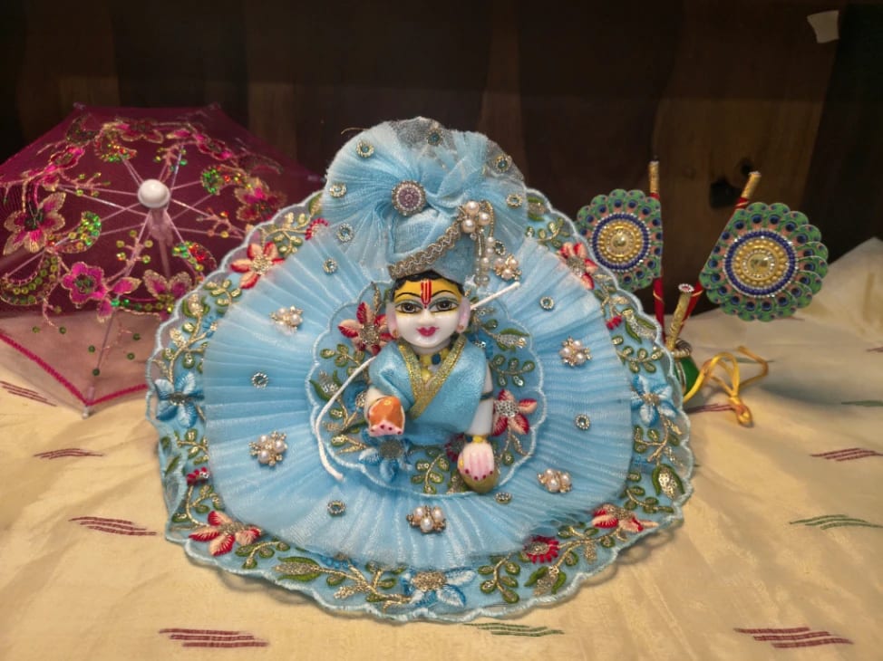 Premium Designer Floral Embroidered Laddu Gopal Poshak Set –