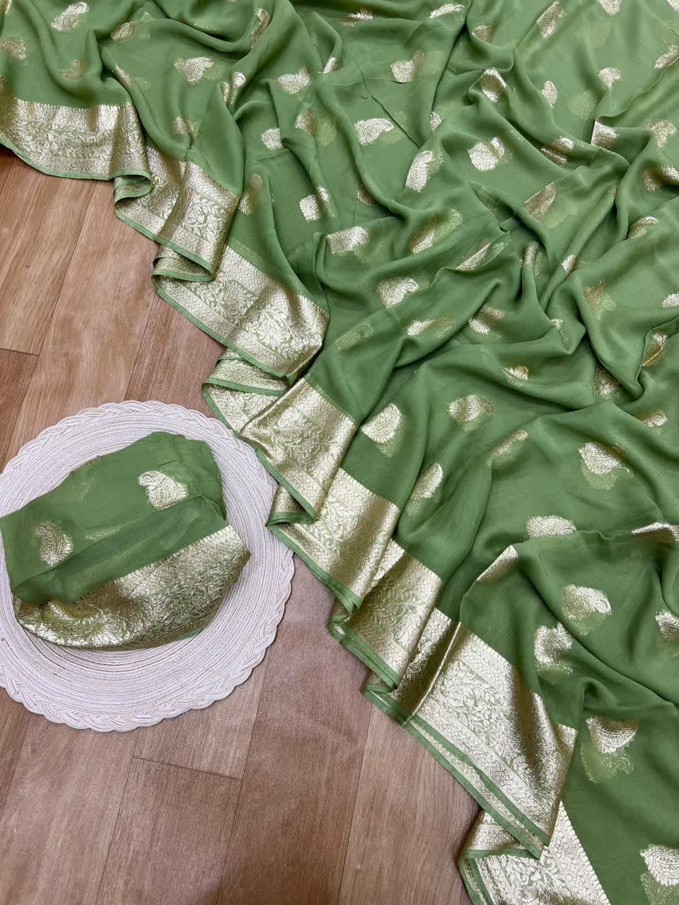 Pure Viscose Georgette Saree with Fancy Zari & Jacquard Border - View 4