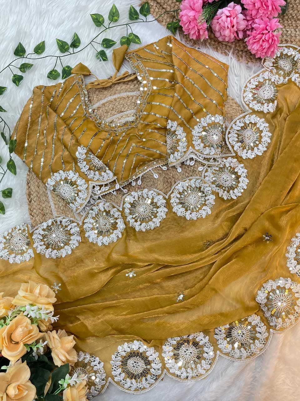 Pure Soft Fendy Chiffon Two-Tone Saree (With Stitched Blouse) - View 6