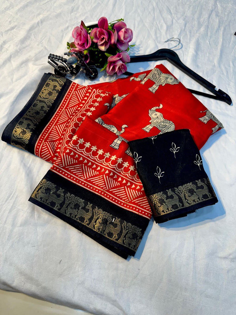 Hit Premium Dola Silk Saree - View 5