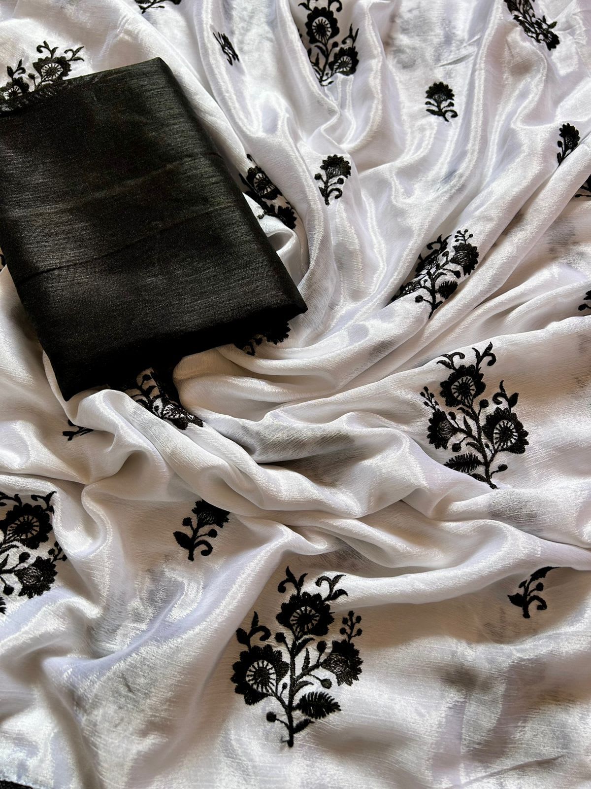 Chainon Silk Saree with Embroidery & Sequins Border – Budget Special Collection - View 3