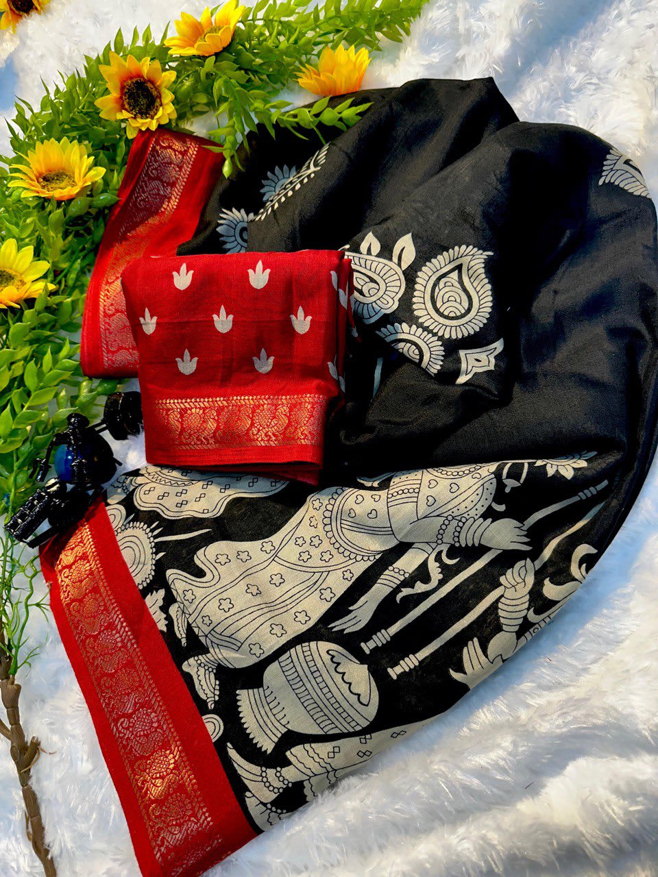 A Heavy Mul Mul Cotton Saree with Elegant Weaving & Dual-Tone Border