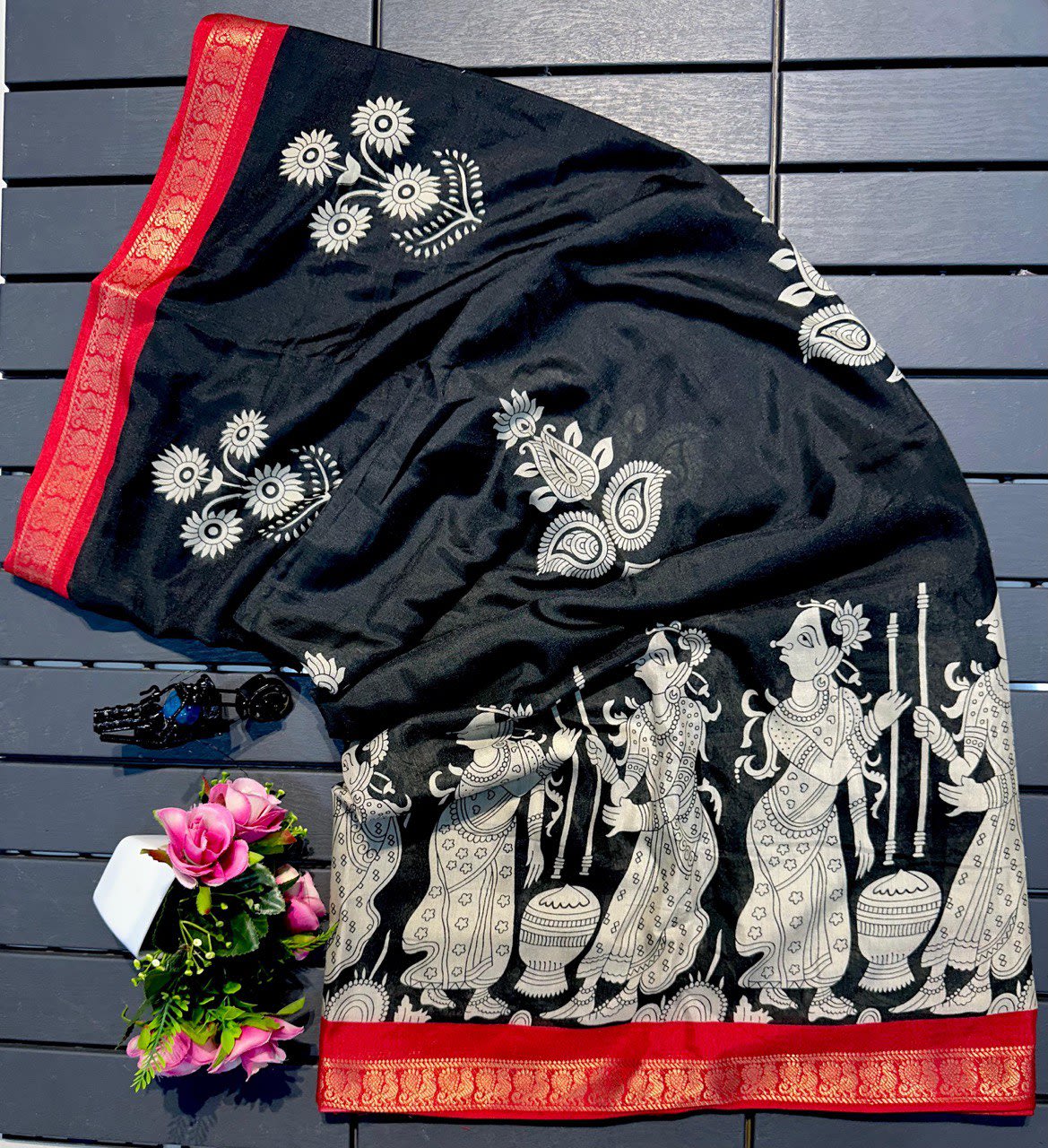 A Heavy Mul Mul Cotton Saree with Elegant Weaving & Dual-Tone Border - View 4