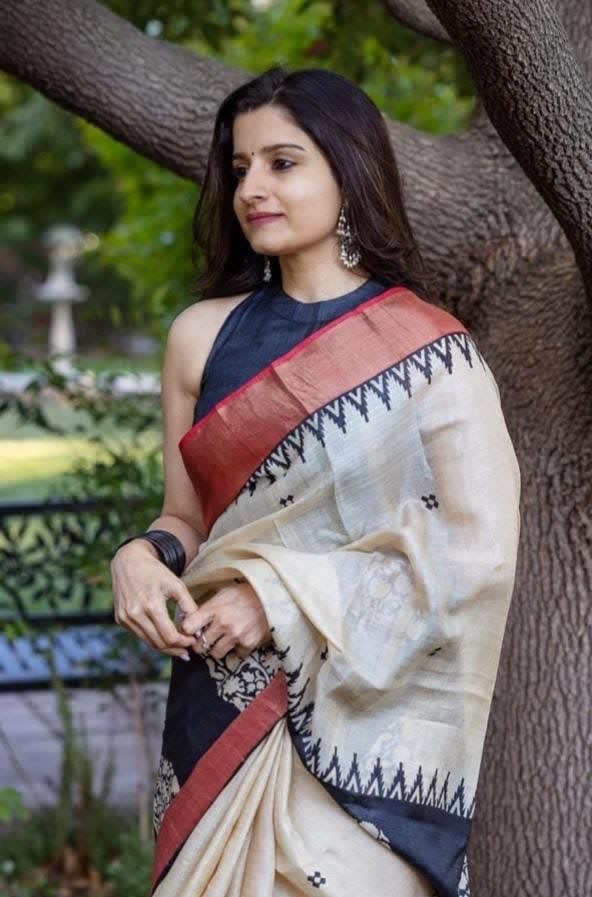 A Premium Linen Saree with Gold Jari Border - View 4