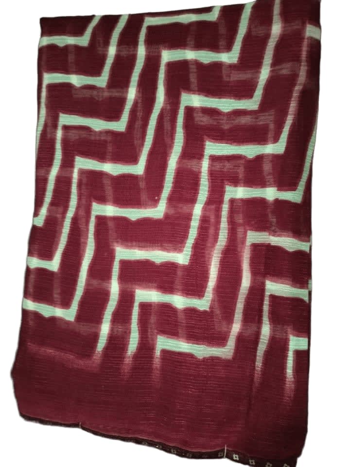 Maroon & White Zigzag Printed Chiffon Saree with Matching Blouse - View 4