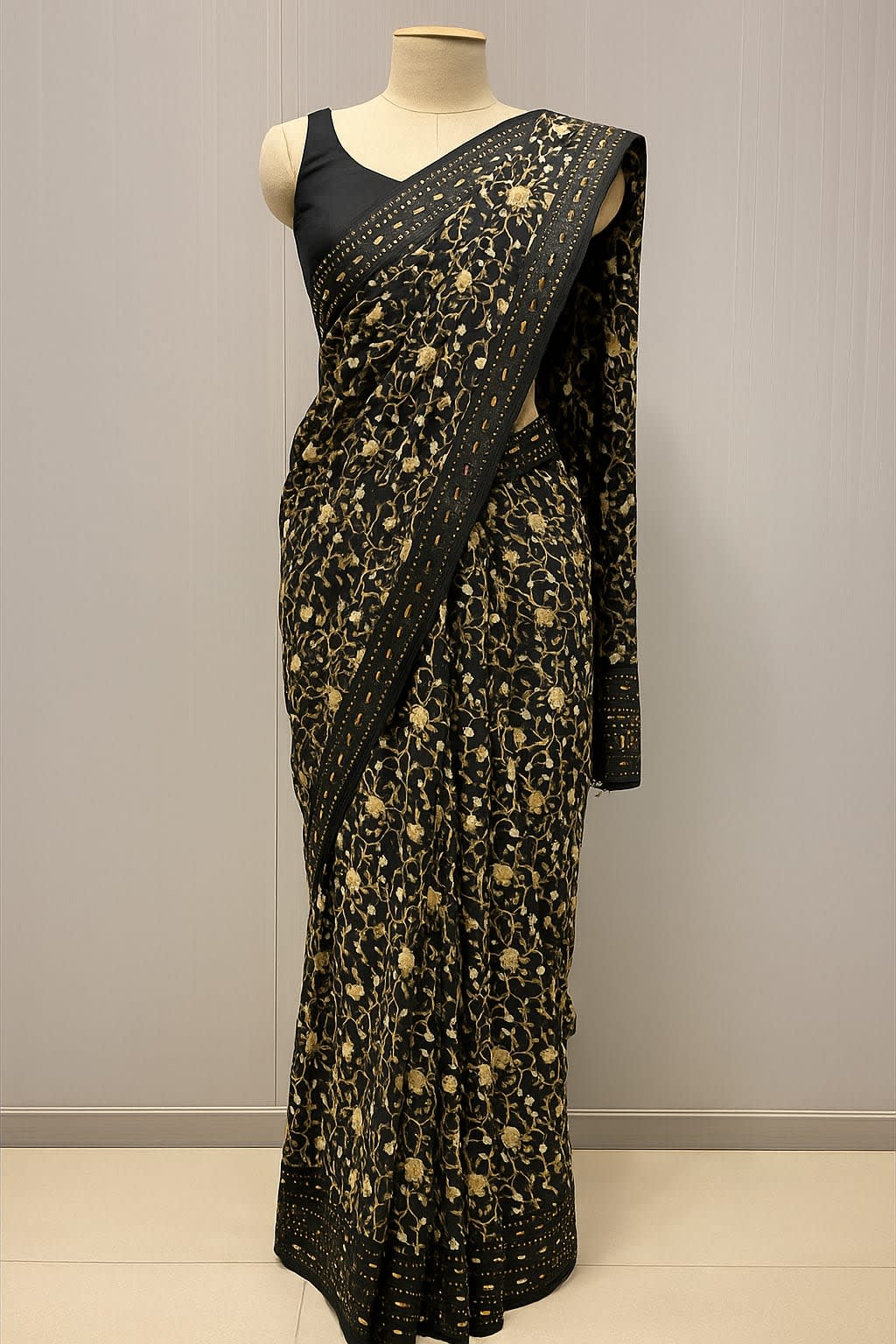 Elegant Black Floral Saree with Sequin Border - View 4