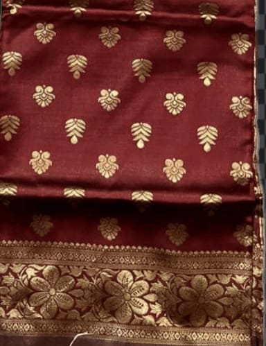 Emerald Maroon Kanjeevaram Silk Saree with Intricate Golden Zari Work - View 4