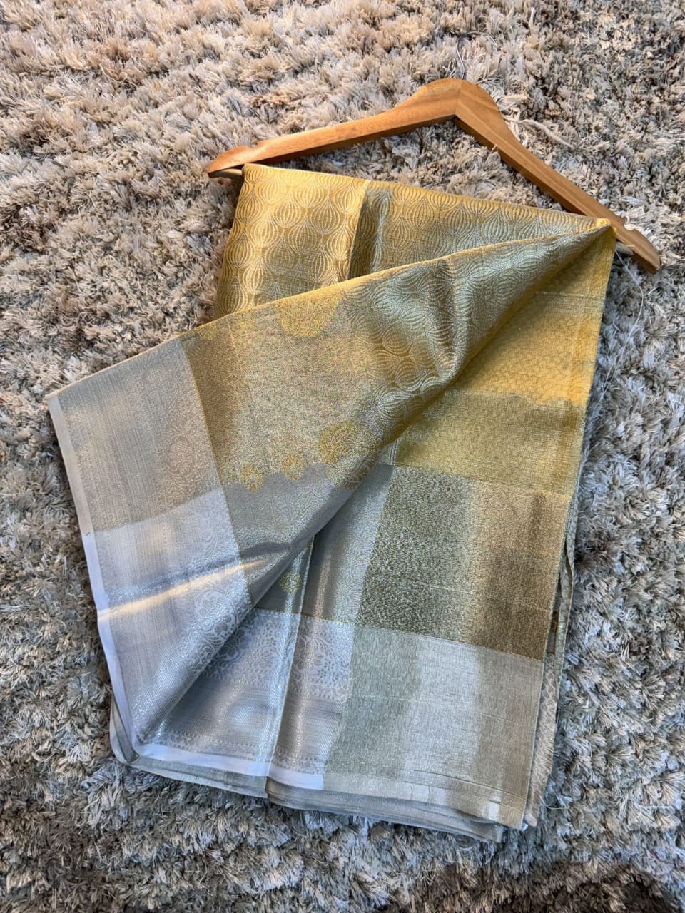 Banarasi Tissue Zari Tanchui White Patta Saree - View 3