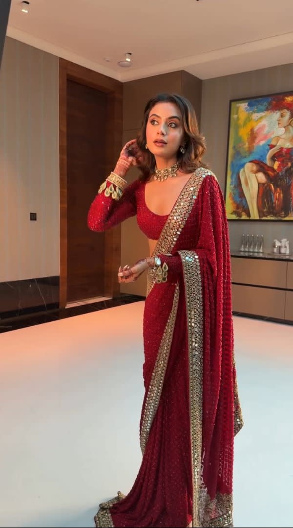 New Launch – Bollywood Blockbuster Red Mirror Work Saree - View 3