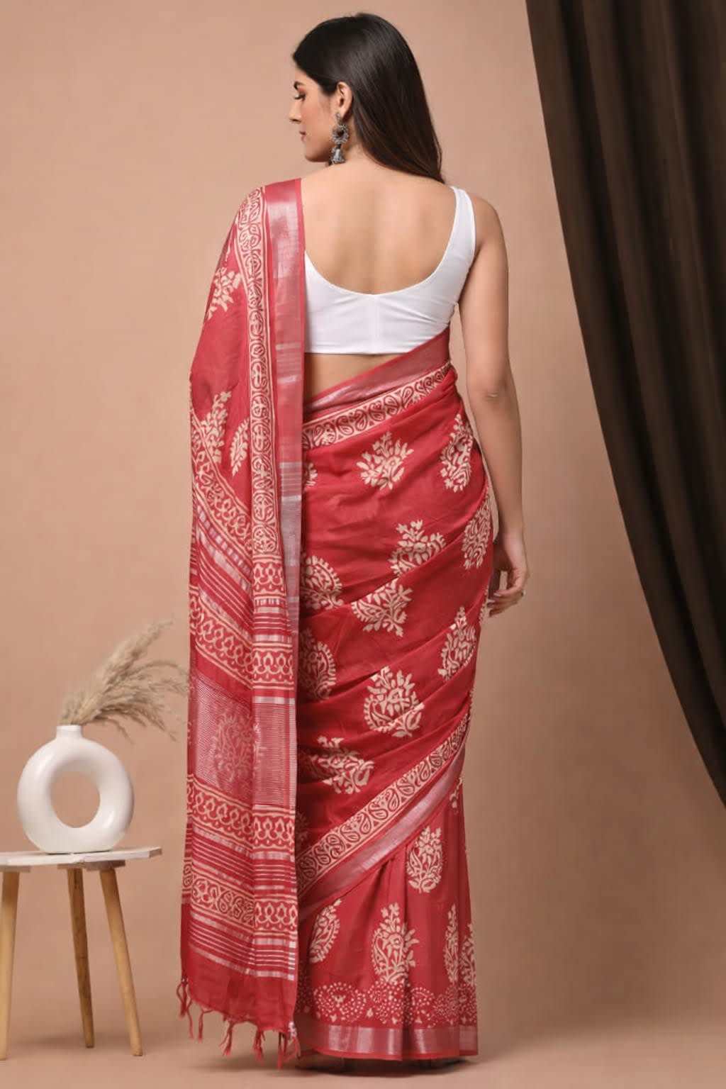 Premium Linen Saree with Digital Printed Pallu - View 2