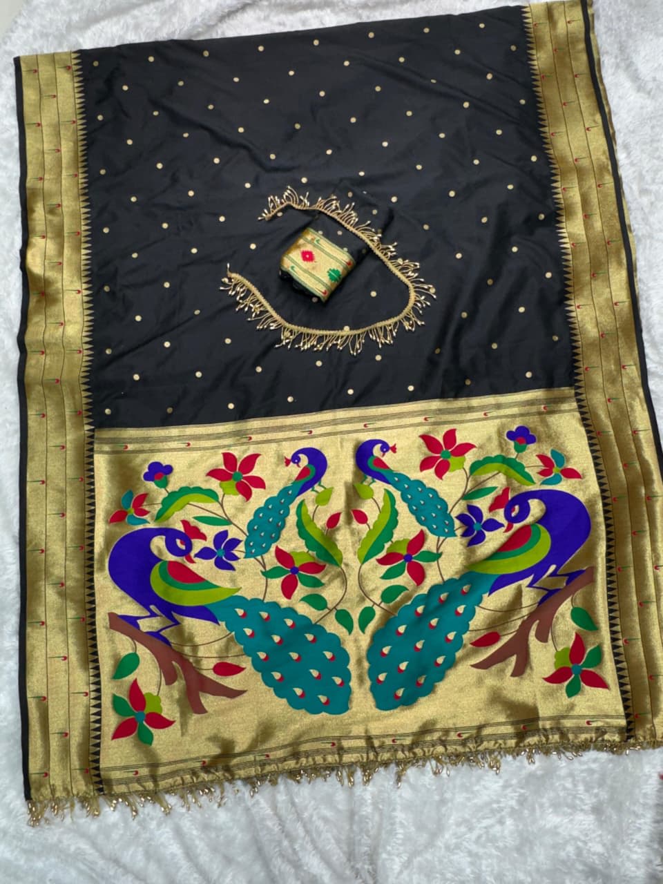 A Royal Blend of Tradition & Luxury Paithani Saree - View 2