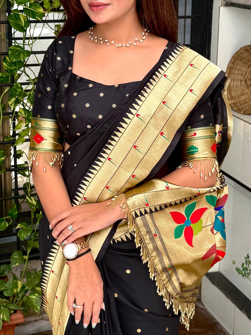 A Royal Blend of Tradition & Luxury Paithani Saree - View 4