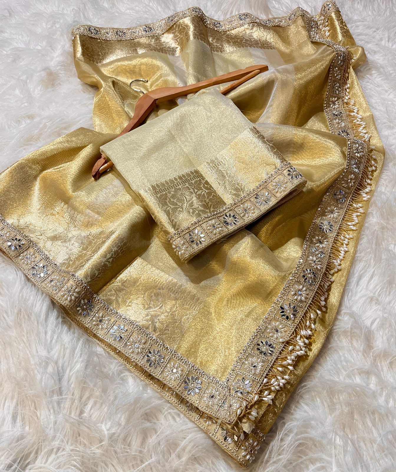 Banarasi Soft Glasses Tissue Silk Saree - View 2