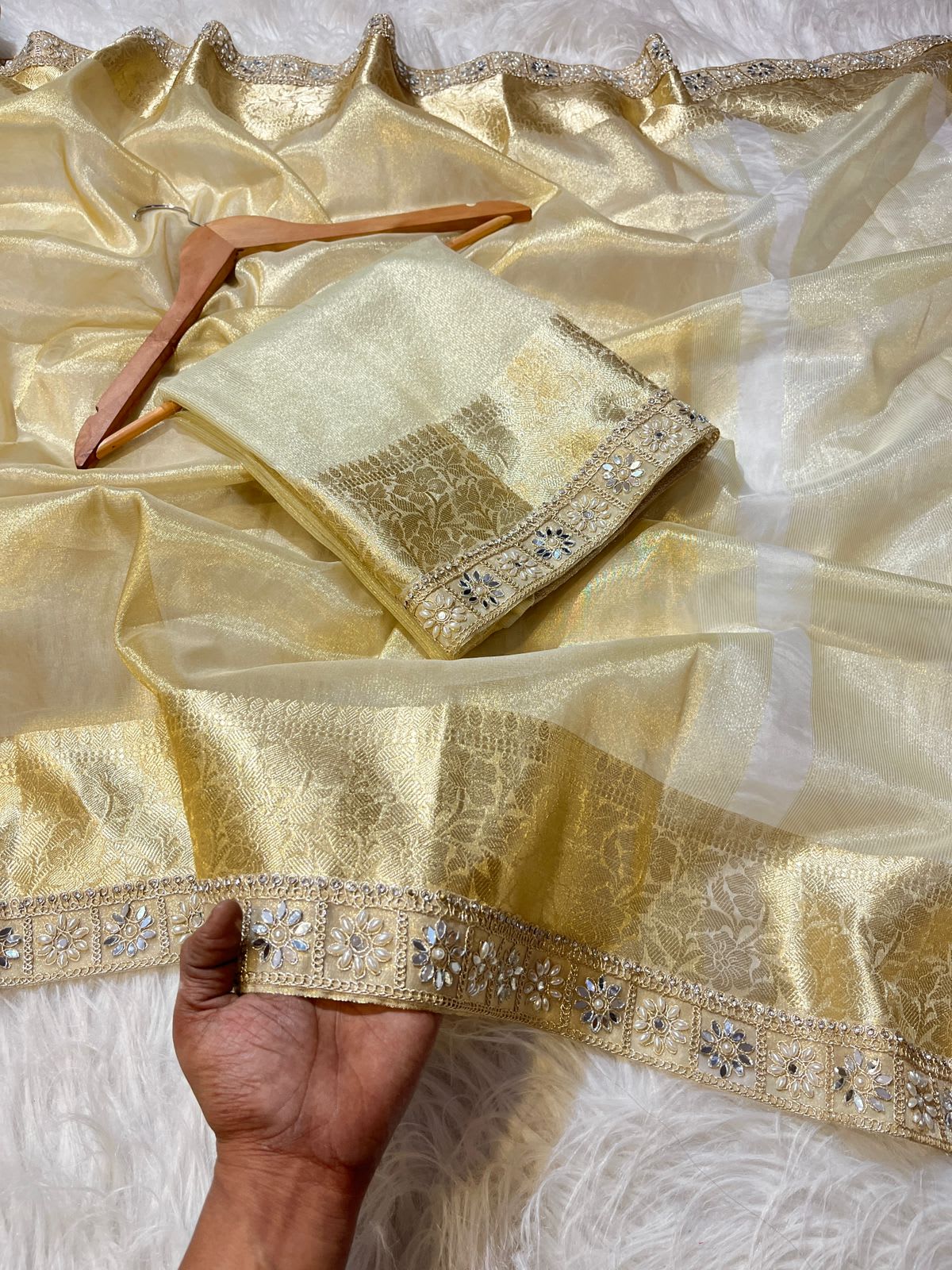 Banarasi Soft Glasses Tissue Silk Saree - View 3