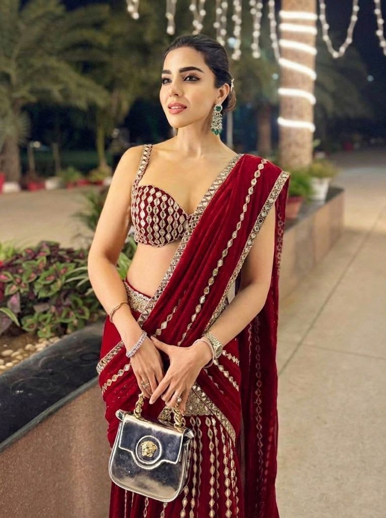 Ready-to-Wear Mirror Work Saree - View 3