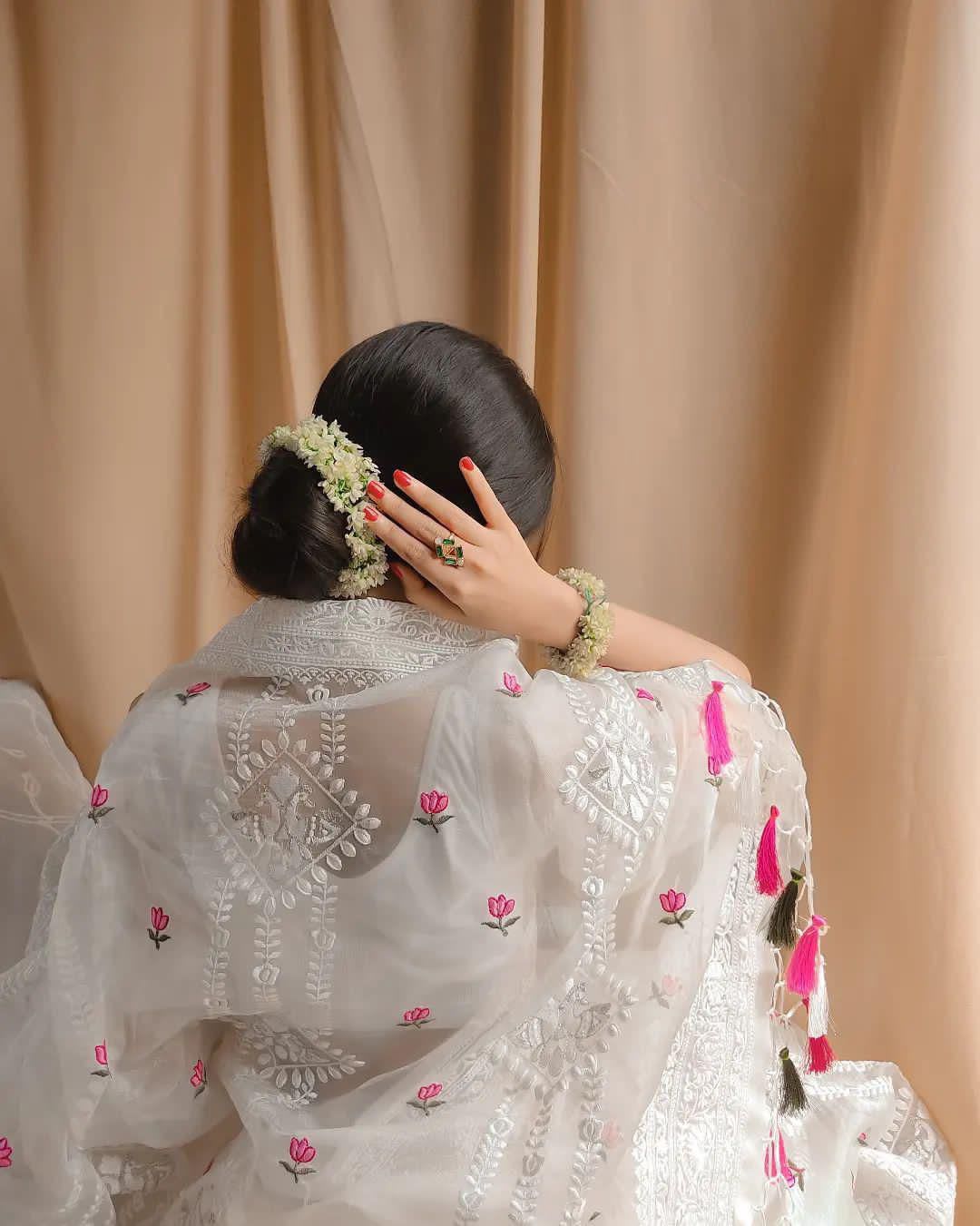 Pure Organza Silk Lucknowi Embroidered Saree - View 2