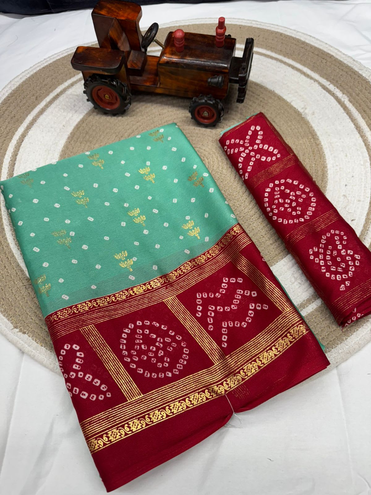 Mose Foil Bandhani Print Saree - View 3