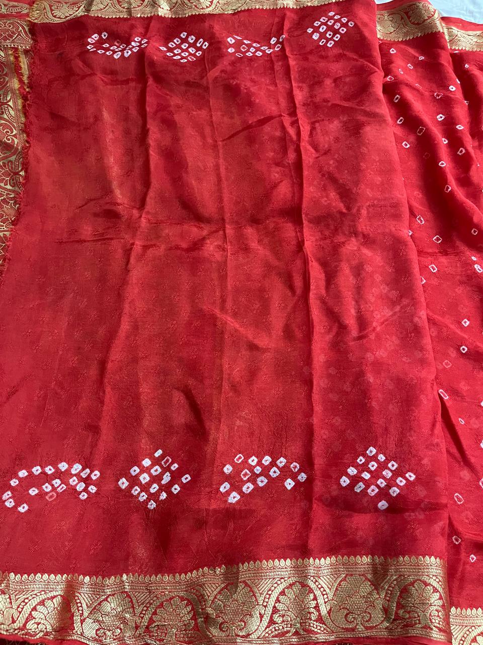 Bandhej Design Saree with Traditional Zari Border - View 3