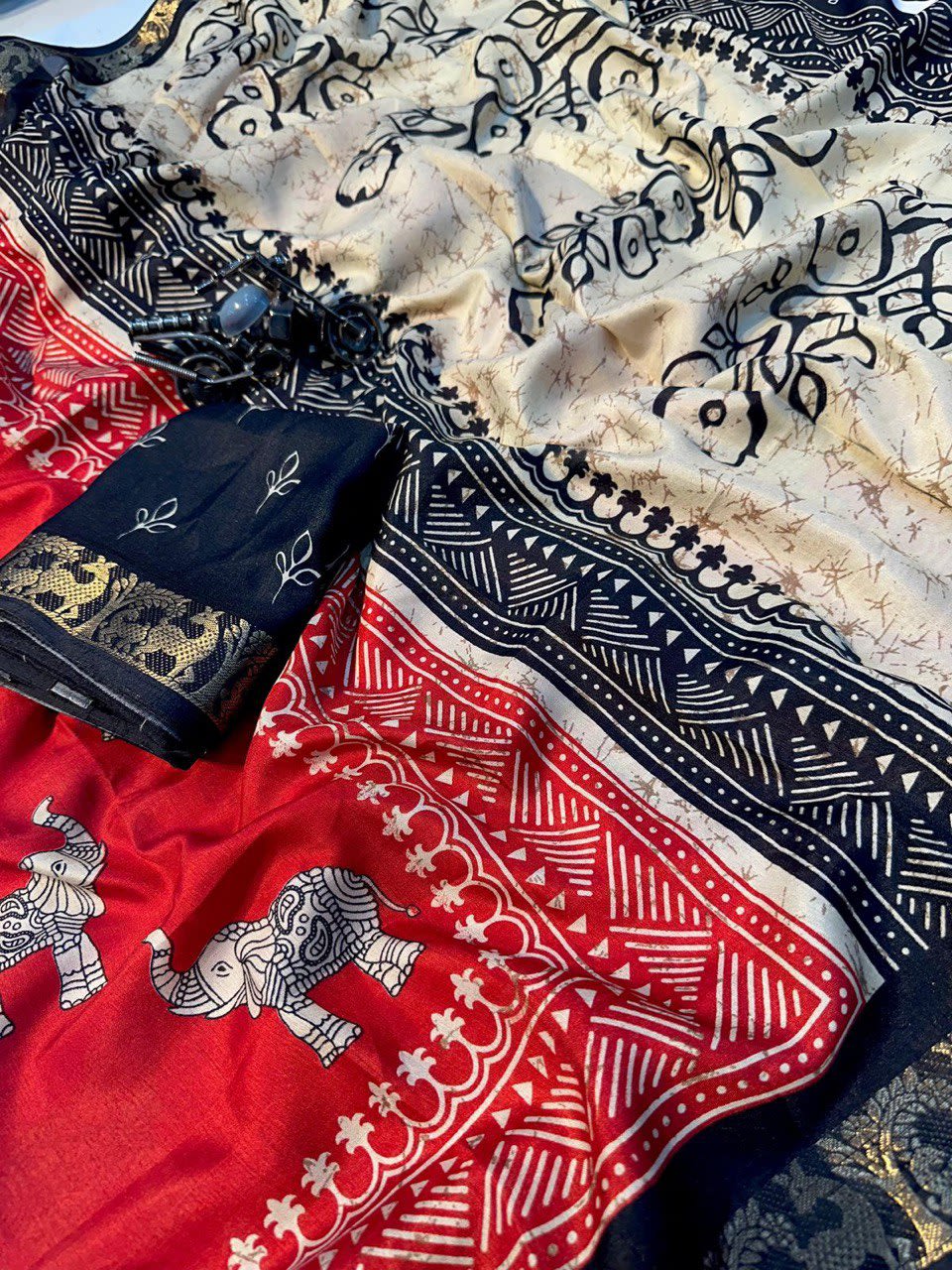 A Hit Premium Dola Silk Saree - View 3