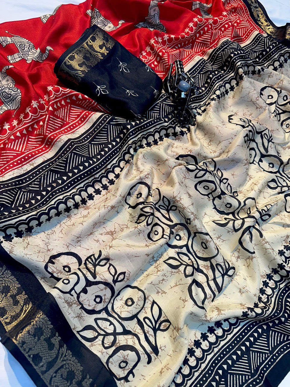 A Hit Premium Dola Silk Saree - View 4