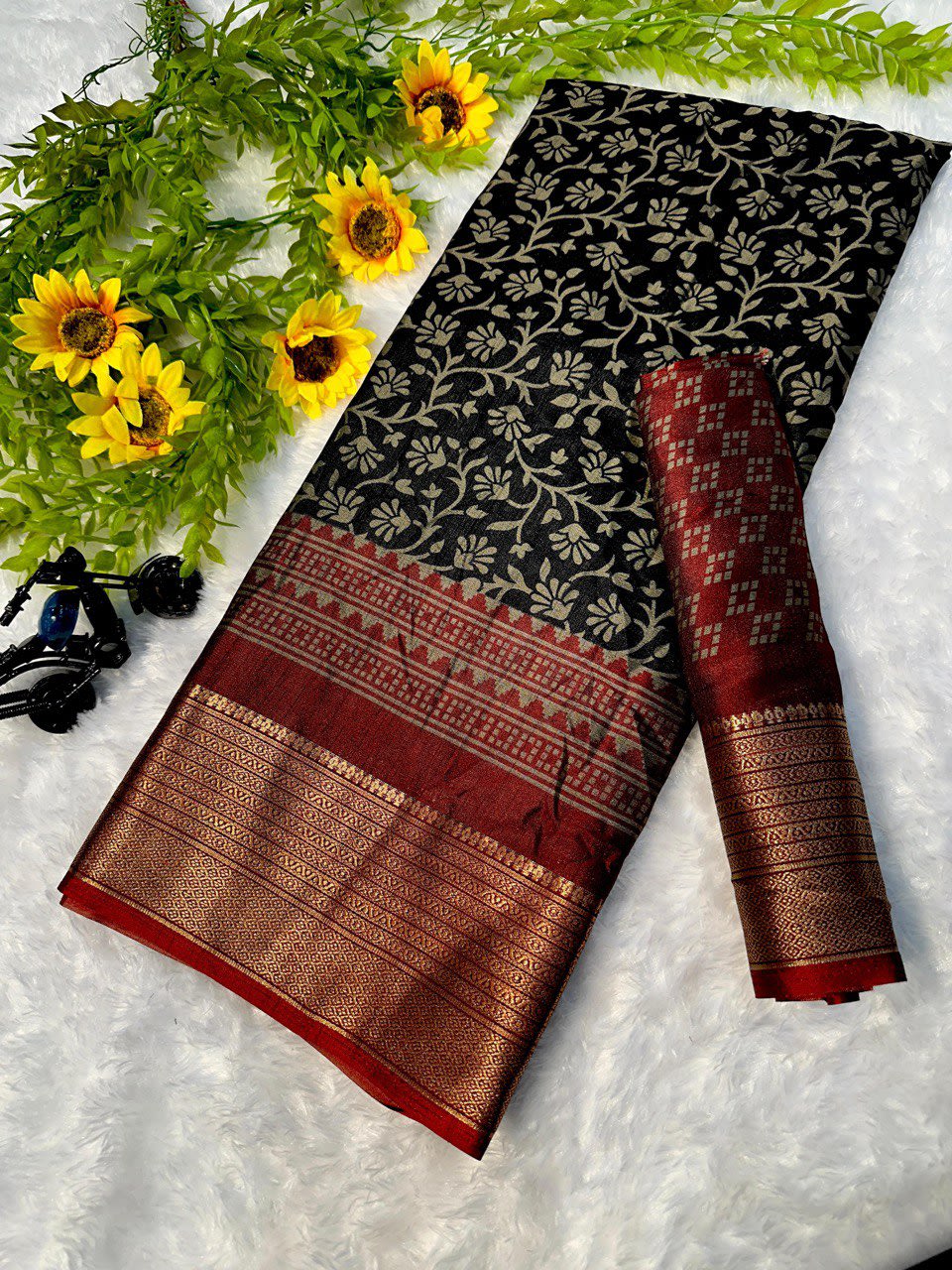 A Dola Silk Saree with Pen Kalamkari Design - View 2