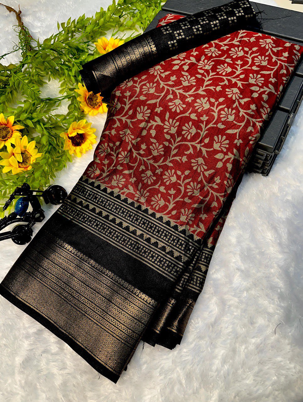 A Dola Silk Saree with Pen Kalamkari Design - View 4