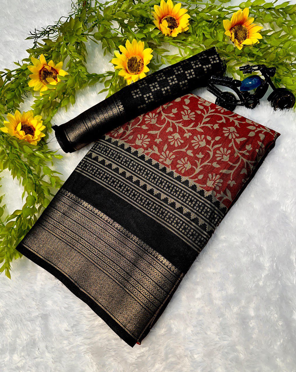 A Dola Silk Saree with Pen Kalamkari Design - View 7