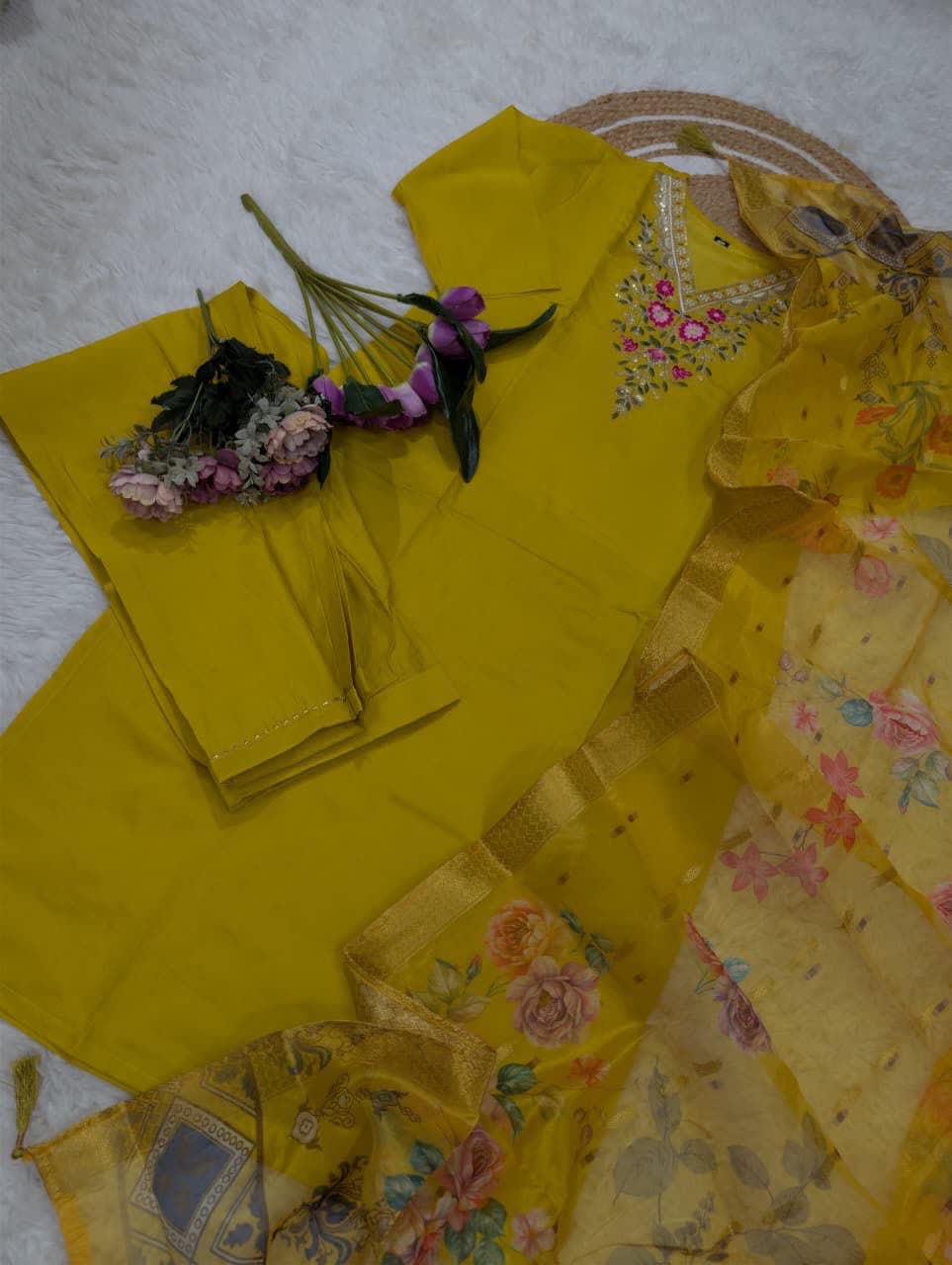 Women Pure Viscose Chanderi Embroidered Kurta Set - View 4