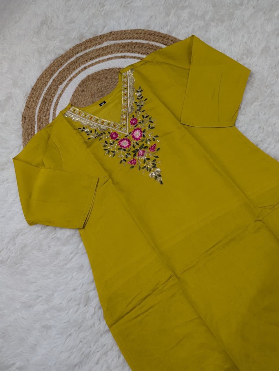 Women Pure Viscose Chanderi Embroidered Kurta Set - View 2