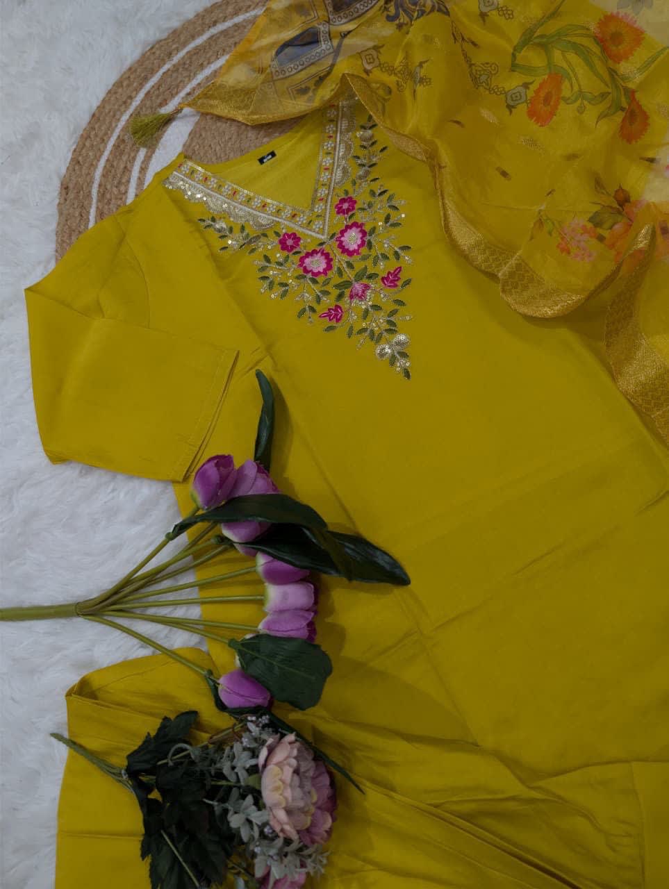 Women Pure Viscose Chanderi Embroidered Kurta Set - View 3