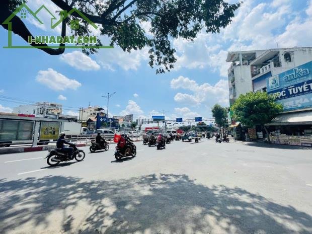 GẤP BÁN nhà 3 lầu hẻm 8m ngay Metro Trường Chinh 101m2 ngang 5m sát KCN Tân Bình 11.9 tỷ