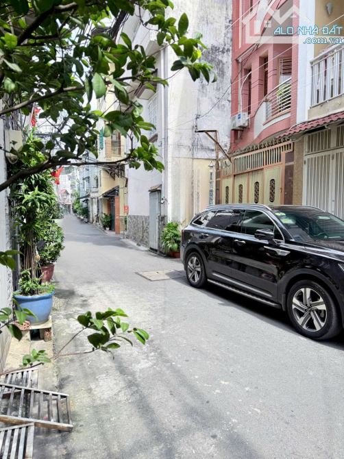 CĂN HỘ DỊCH VỤ HẺM XE HƠI HUỲNH VĂN BÁNH, PHÚ NHUẬN, 45M², 4 TẦNG, 7 PHÒNG, THUÊ 25 TRIỆU/