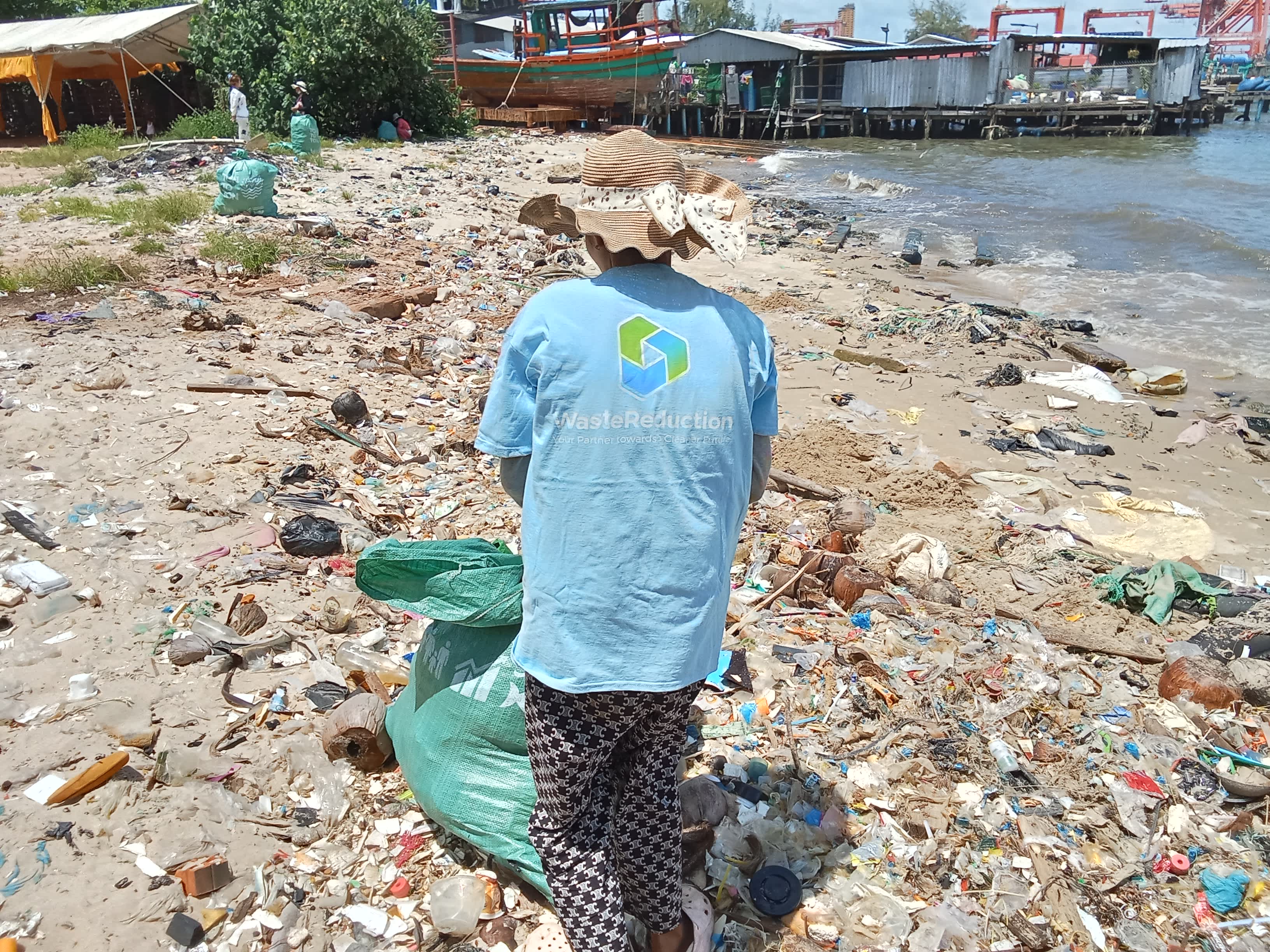 23-08 Beach Clean-up mit WR Shirt