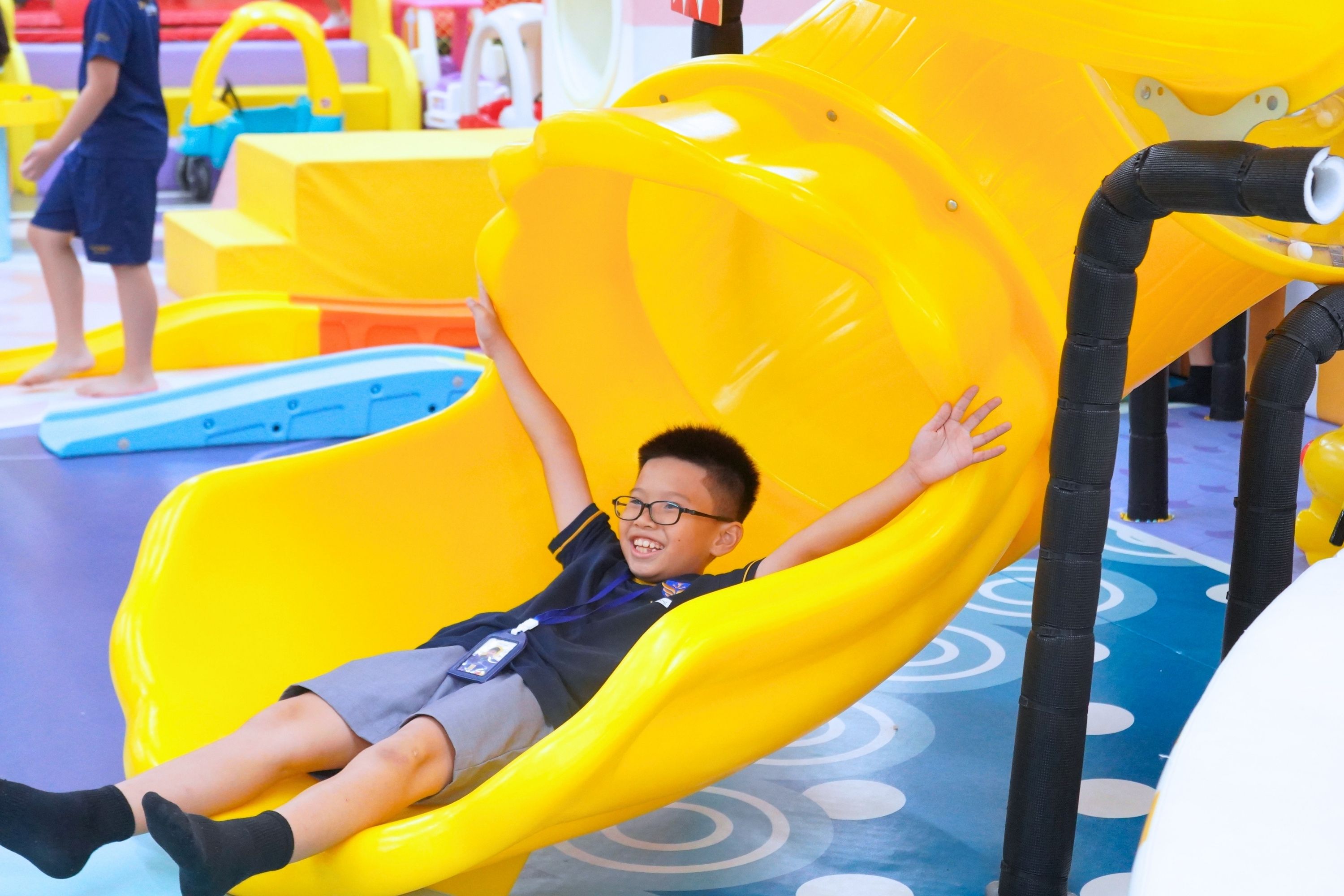 Khu cầu trượt ống
