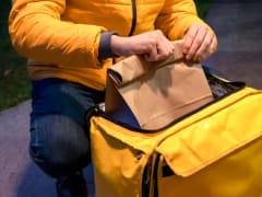 Курьерская революция: как 1,5 миллиона курьеров меняют повседневную жизнь россиян