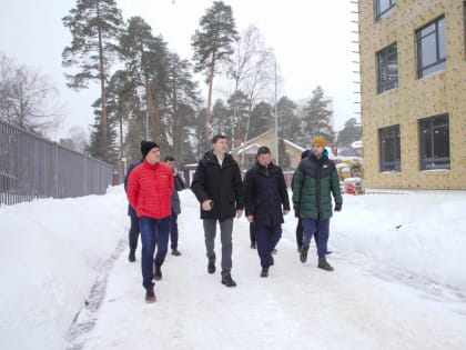 Владимир Волков проверил строительство новой школы на 1100 мест в поселке Люберец