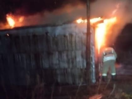 В Жилево сгорели два гаража