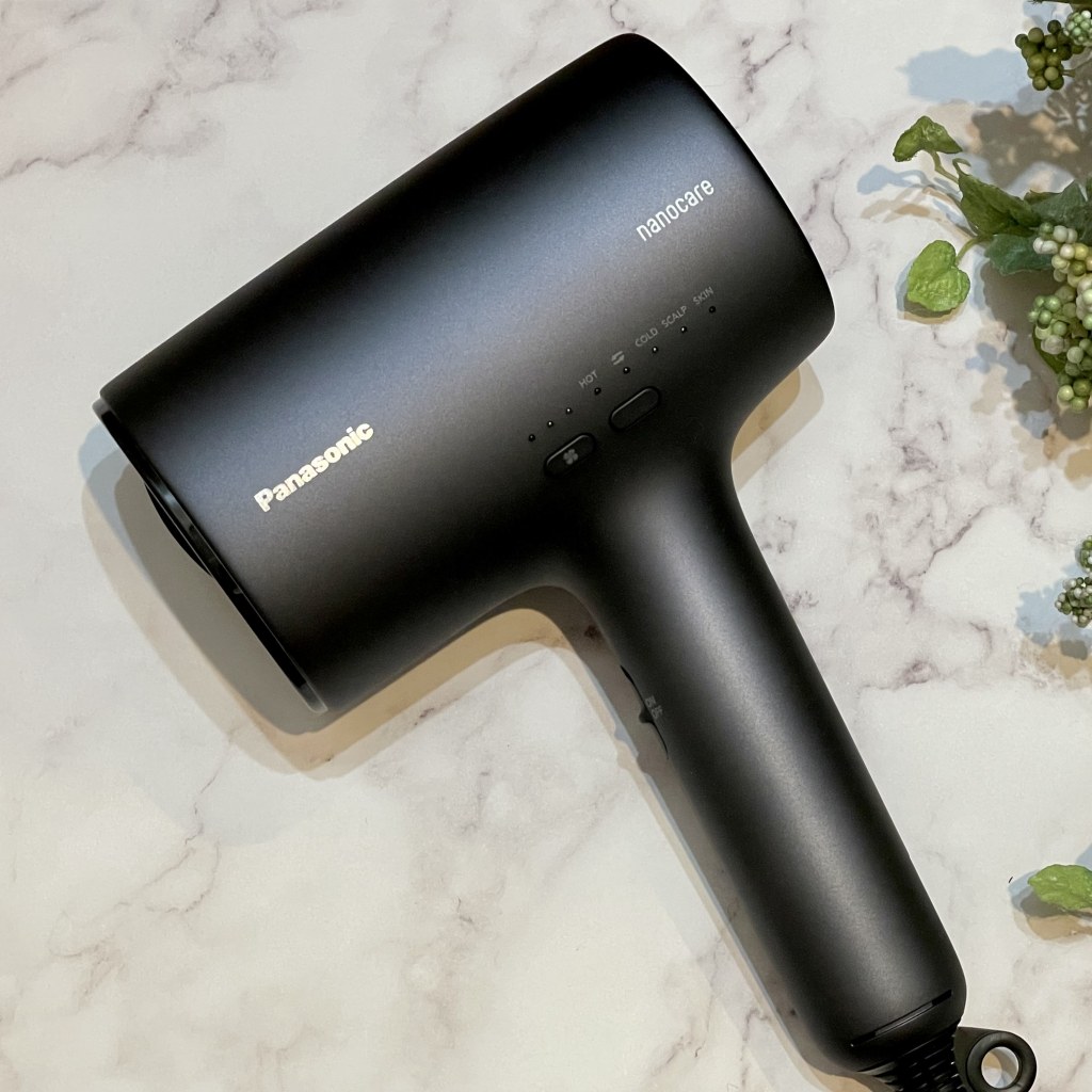 パサパサな髪がツルッとまとまる話題のドライヤー、ヘアケア製品
