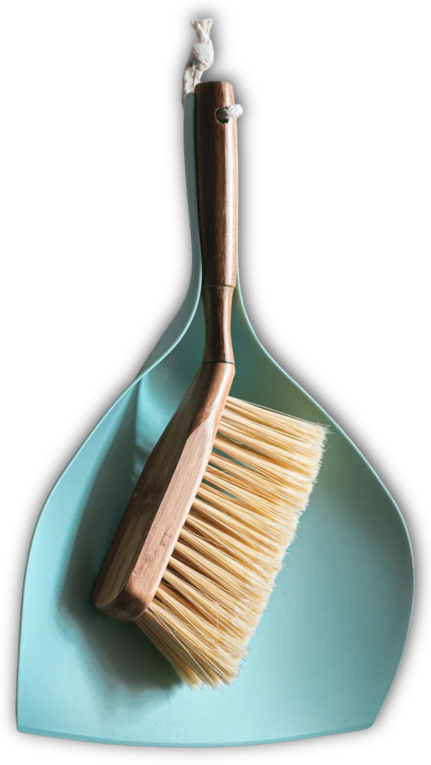 Professionelles Reinigungsteam mit Equipment in einem Bürogebäude