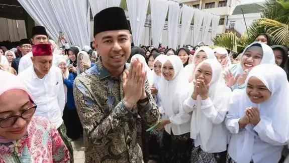 Raffi Ahmad Ajak Generasi Rohis Tampil Jadi Contoh yang Positif di Era Digital Raffi Ahmad Ajak Generasi Rohis Tampil Jadi Contoh yang Positif di Era Digital