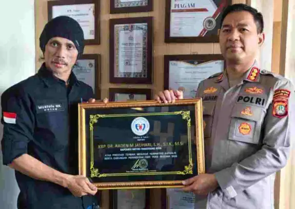 FWJ Indonesia Serahkan 2 Piagam Penghargaan di Kota Tangerang